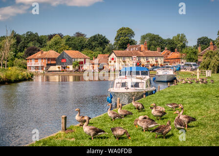 Boats and pub on river Bure at Coltishall, Norfolk, England on a sunny day in summer. (July, 2010) Stock Photo