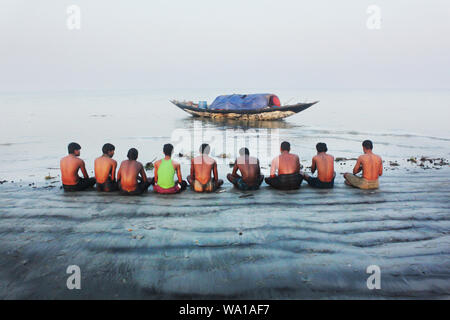 The Rash Mela, the oldest traditional festival of Hindu religious. People are praying and bathing in the Bay of Bengal on the occasion on the full moo Stock Photo