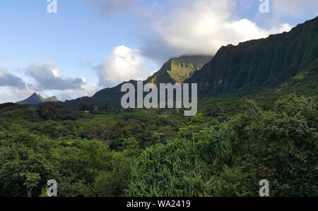 The amazing green landscape of the Koolau Mountain Range on Oahu, Hawaii Stock Photo