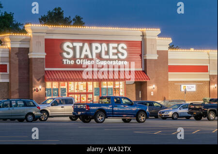 NEW HARTFORD, NEW YORK - AUG 16, 2019: Staples Location. Staples is a multinational retain office supply chain with over 1500 location in the US. Stock Photo