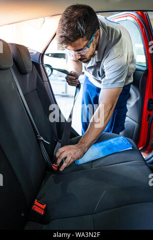 Checking a outlet car seat