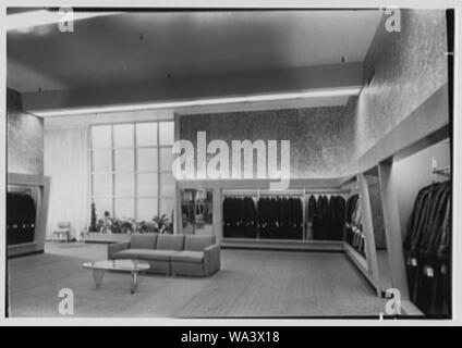 Bond's, business at 5th Ave. and 35th St., New York City. Stock Photo