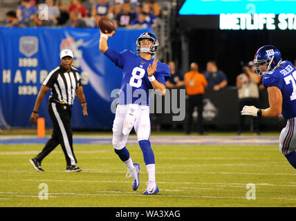 August 16, 2019: August 16, 2019 : New York Giants Quarterback DANIEL JONES (8) passes the ball during the game against the Chicago Bears. The game took place at Met Life Stadium, East Rutherford, NJ (Credit Image: © Bennett CohenZUMA Wire) Stock Photo