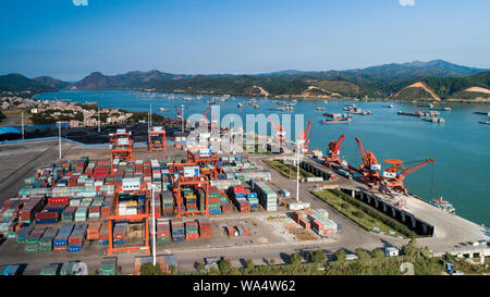 Guangxi wuzhou: busy port Stock Photo