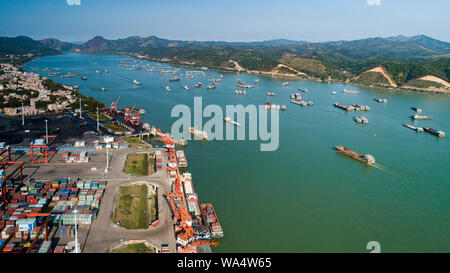 Guangxi wuzhou: busy port Stock Photo
