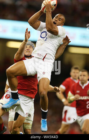 Cardiff, UK. 17th Aug, 2019. Jonathan Joseph of England and Jonathan Davies of Wales jump to catch a high ball. Wales v England, Under Armour summer series 2019 international rugby match at the Principality Stadium in Cardiff, Wales, UK on Saturday 17th August 2019. pic by Andrew Orchard/Andrew Orchard sports photography/ Alamy Live News PLEASE NOTE PICTURE AVAILABLE FOR EDITORIAL USE ONLY Credit: Andrew Orchard sports photography/Alamy Live News Stock Photo
