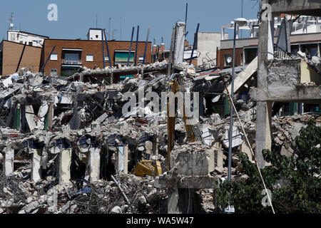 Madrid, Spain. 17th Aug, 2019. Appearance of the facade of the football stadium 'Vicente Calderon' of the Sports Club Atletico of Madrid, which continues with the demolition work in Madrid (Spain). Opened on October 2, 1966, the 'Vicente Calderon' stadium was the home of the rojiblanco club for 51 years, has a capacity of 54,907 seats, with its grandstand divided into two levels, forming two continuous rings. (Photo by Hugo Ortuño/Pacific Press) Credit: Pacific Press Agency/Alamy Live News Stock Photo