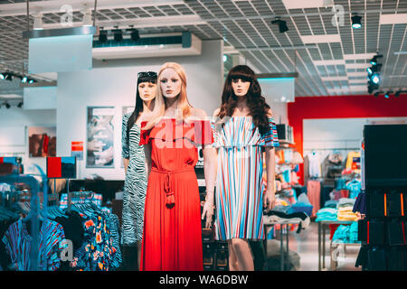 Mannequins Dressed In Female Woman Casual Summer Clothes In Store Of Shopping Center. Stock Photo
