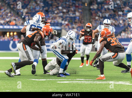 Cleveland Browns defensive back Isaiah Trufant (35), tight end