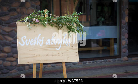 easel with wooden WELCOME TO OUR WEDDING sign in front of dunes Stock Photo  - Alamy