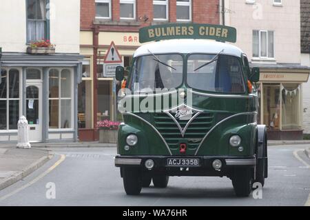 Kington, Herefordshire, UK, 18th August 2019. Vintage vehicles of all shapes and sizes from Mid Wales and the Borders descended on Kington for the 27th Annual Vintage Rally. The event is held on the town's Recreation Ground and features a wide range of attractions  including vintage and classic cars, tractors, caravans commercial and military vehicles.  A vintage Foden lorry makes its way to the Rally. Credit: Andrew Compton/Alamy Live News Stock Photo