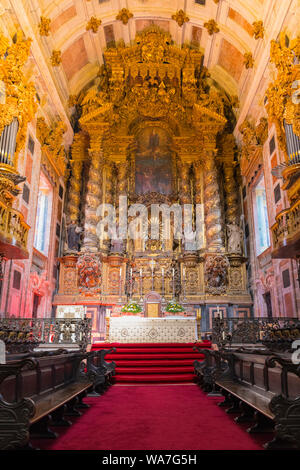 Portugal Oporto Porto Sé do Porto Sé Cathedral 16th century Capela São Vicente St Vincent's Chapel interior inside gold gilt figure figures Stock Photo