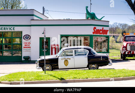 Old Sinclair gas station in Elberta, Utah Stock Photo - Alamy