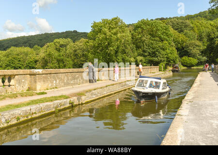 BATH, ENGLAND - JULY 2019: Small boat crossing the Dundas Aquaduct on the Kennet & Avon Canal near the city of Bath Stock Photo