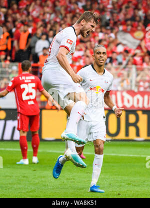 (190819) -- BERLIN, Aug. 19, 2019 (Xinhua) -- Timo Werner (up) of Leipzig celebrates his scoring during a German Bundesliga match between 1.FC Union Berlin and RB Leipzig in Berlin, capital of Germany, on Aug. 18, 2019. Leipzig won 4-0. (Photo by Kevin Voigt/Xinhua) Stock Photo