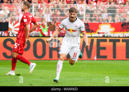 (190819) -- BERLIN, Aug. 19, 2019 (Xinhua) -- Timo Werner (R) of Leipzig celebrates his scoring during a German Bundesliga match between 1.FC Union Berlin and RB Leipzig in Berlin, capital of Germany, on Aug. 18, 2019. Leipzig won 4-0. (Photo by Kevin Voigt/Xinhua) Stock Photo