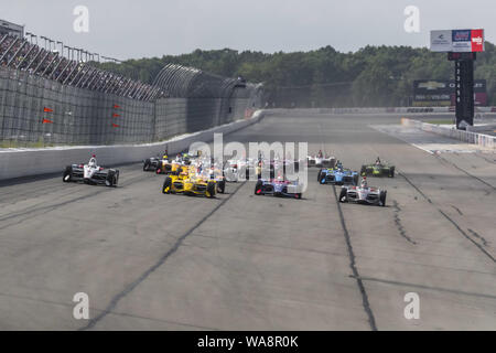 Long Pond, Pennsylvania, USA. 18th Aug, 2019. The NTT IndyCar Series teams take the green flag to start the race for the ABC Supply 500 at Pocono Raceway in Long Pond Pennsylvania. (Credit Image: © Walter G Arce Sr Grindstone Medi/ASP) Stock Photo