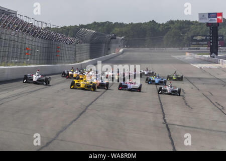 Long Pond, Pennsylvania, USA. 18th Aug, 2019. The NTT IndyCar Series teams take the green flag to start the race for the ABC Supply 500 at Pocono Raceway in Long Pond Pennsylvania. (Credit Image: © Walter G Arce Sr Grindstone Medi/ASP) Stock Photo