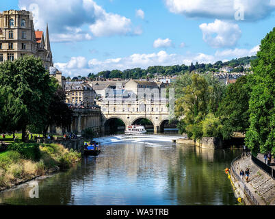 The famous Pulteney Bridge, Bath with shops lining both sides. A crossing over the River Avon Stock Photo