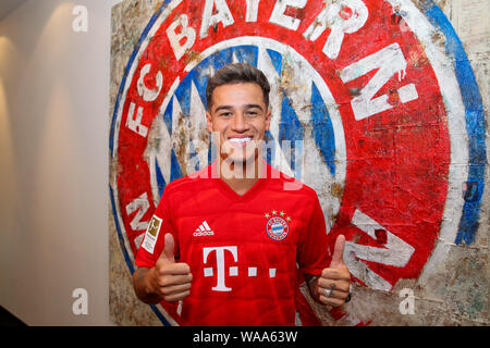 New player for Bayern Munich Philippe Coutinho center holds up a