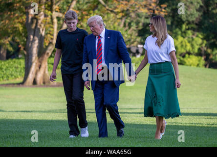 Washington, United States Of America. 18th Aug, 2019. Barron Trump, United States President Donald J. Trump and First Lady Melania Trump return to the White House following a stay in Bedminster, New Jersey in Washington, DC on August 18, 2019. Credit: Tasos Katopodis/Pool via CNP | usage worldwide Credit: dpa/Alamy Live News Stock Photo