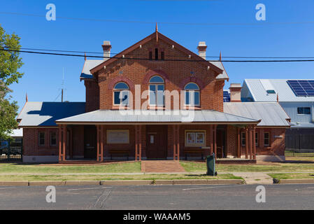 Historic Courthouse Walgett (1880) is of a Victorian Regency style and a good example of courthouses designed by Colonial Architect James Barnet. Stock Photo