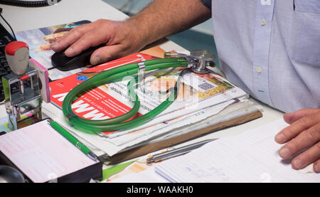 Hohen Wangelin, Germany. 25th June, 2019. 74-year-old country doctor Lothar Kruse issues a prescription. The general practitioner has been treating patients from the region in his practice in Hohen Wangelin for 40 years. At the end of 2019, Kruse wants to give up his practice, but has so far unsuccessfully sought a successor. Credit: Jens Büttner/dpa-Zentralbild/ZB/dpa/Alamy Live News Stock Photo