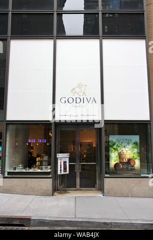 Godiva Chocolate parlor / retail store in Ronald Regan Washington National  Airport Stock Photo - Alamy