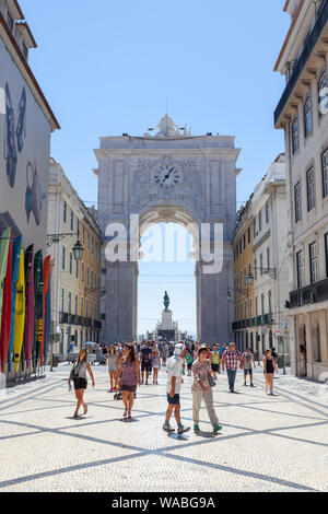 Tourists on Rua Augusta, one of Lisbon main pedestrian and shopping street, famous for its triumphal arch opening onto Comercio Square - Portugal. Stock Photo
