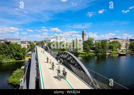 Muelheim an der Ruhr, Ruhr area, North Rhine-Westphalia, Germany - Bicycle highway, Ruhr RS1 express way, leads in Muelheim on a former railway bridge Stock Photo