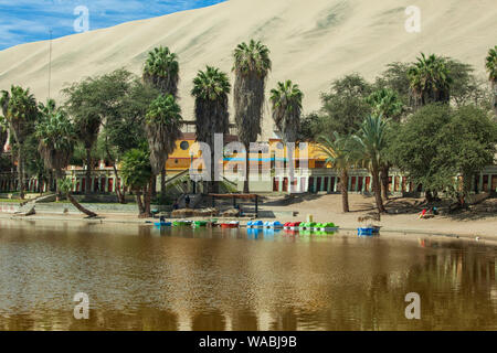 View of the desert oasis of Huacachina, Ica Department, Peru Stock Photo