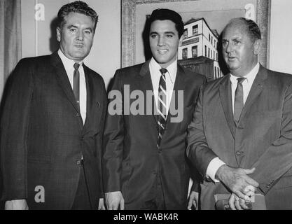 Elvis Presley with his father, Vernon Presley and manager,  Colonel Tom Parker, circa (1962)  File Reference # 33848-265THA