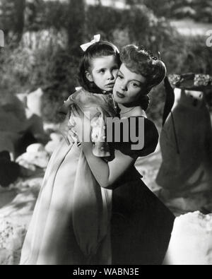 Margaret O'Brien, Judy Garland, 'Meet Me in St. Louis' (1944) MGM File Reference # 33848-326THA Stock Photo