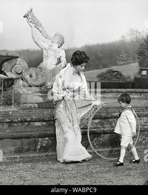 Sophia Loren, Guy Willoughby, 'Lady L' (1965) MGM  File Reference # 33848-395THA Stock Photo