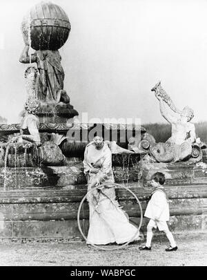 Sophia Loren, Guy Willoughby, 'Lady L' (1965) MGM  File Reference # 33848-413THA Stock Photo