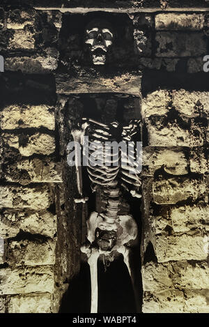 Skeleton at The original London Dungeon, Tooley Street, London, England, UK. Circa 1980's Stock Photo