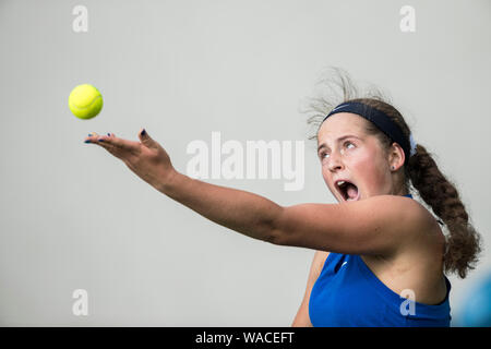 Jelena Ostapenko of Latvia serving against Daria Kasatkina of Russia at Aegon International 2016, Eastbourne, England - Sunday, 19, June, 2016. Photo Stock Photo