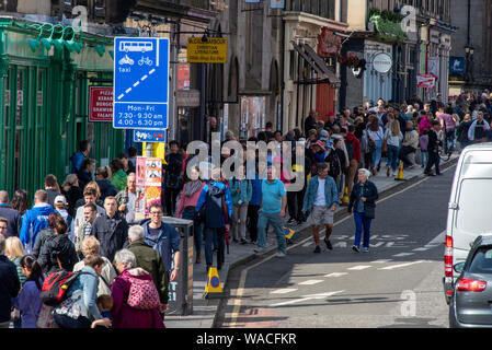 Edinburgh, Scotland, UK. 19th Aug, 2019. Monday the 19th of August 2019: Edinburgh Festival Fringe 2019 - General Views - Crowds on the pavements on George the 4th Bridge Traffic Streets Bus Dangerous Credit: Andrew O'Brien/Alamy Live News Stock Photo