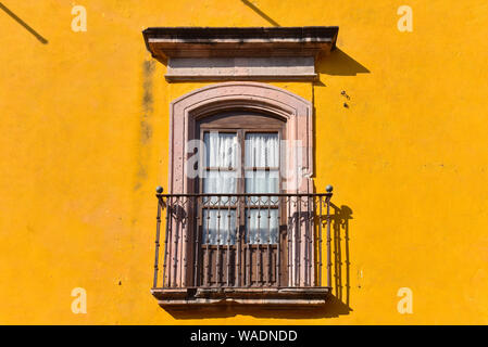 Facade of a spanish colonial house, San Miguel de Allende Stock Photo