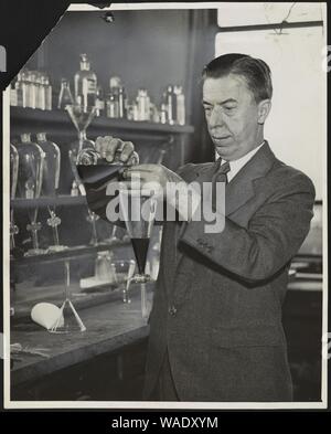 Dr. Alexander Gettler, toxicologist and forensic chemist with the Office of Chief Medical Examiner of the City of New York, in a laboratory Stock Photo