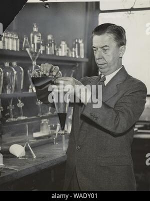 Dr. Alexander Gettler, toxicologist and forensic chemist with the Office of Chief Medical Examiner of the City of New York, in a laboratory Stock Photo