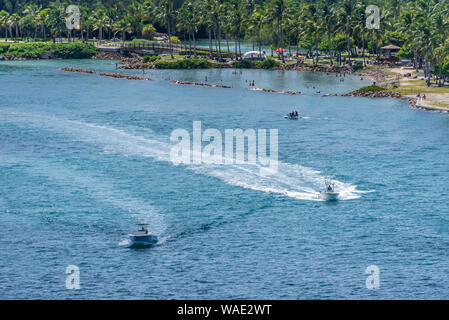 Summertime boating in South Florida's Jupiter Inlet in front of DuBois Park at Jupiter Beach in Jupiter, Palm Beach County, Florida. (USA) Stock Photo