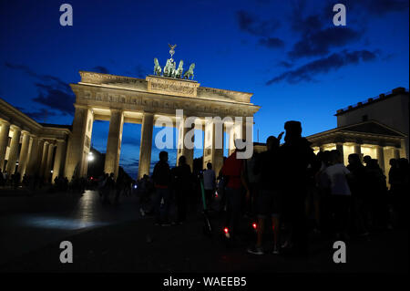 Berlin, Germany. 19th Aug, 2019. Visitors gather on the square on the east side of the Brandenburg Gate in Berlin, capital of Germany, on Aug. 19, 2019. Credit: Shan Yuqi/Xinhua/Alamy Live News Stock Photo