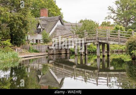 Bridge Cottage on the River Stour at the National Trust's Flatford Mill made famous by the artist John Constable 1776 -1837,  Suffolk, England, UK Stock Photo