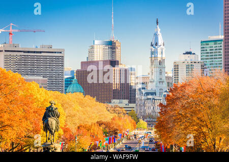 Philadelphia, Pennsylvania, USA in autumn overlooking Benjamin Franklin Parkway. Stock Photo