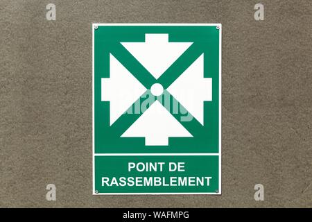 Muster Point Sign - Fire Assembly Point [ Right Arrow ]