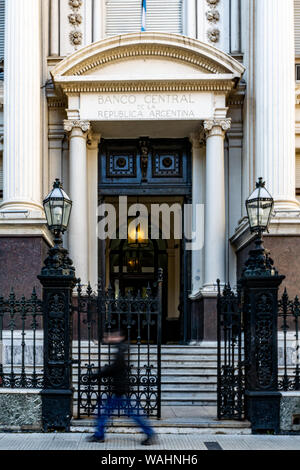 Buenos Aires, Argentina. 20th Aug, 2019. Aug 20, 2019 - Buenos Aires, Argentina - Argentina's peso weakened and keep low per dollar. Images of the financial district, the Central Bank, exchange houses and banks in Buenos Aires. Credit: Maximiliano Ramos/ZUMA Wire/Alamy Live News Stock Photo