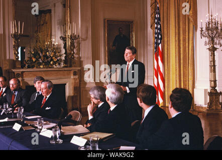 March 01, 1985. Washington, D.C. President Ronald Reagan meets with governors in the East Room of the White House. Stock Photo