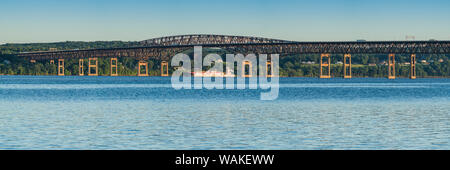 USA, New York, Beacon. Beacon Bridge over the Hudson River Stock Photo