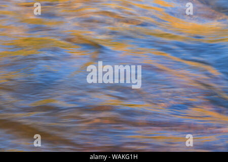 Graphic reflections on river surface, Lower Deschutes River, Central Oregon, USA Stock Photo